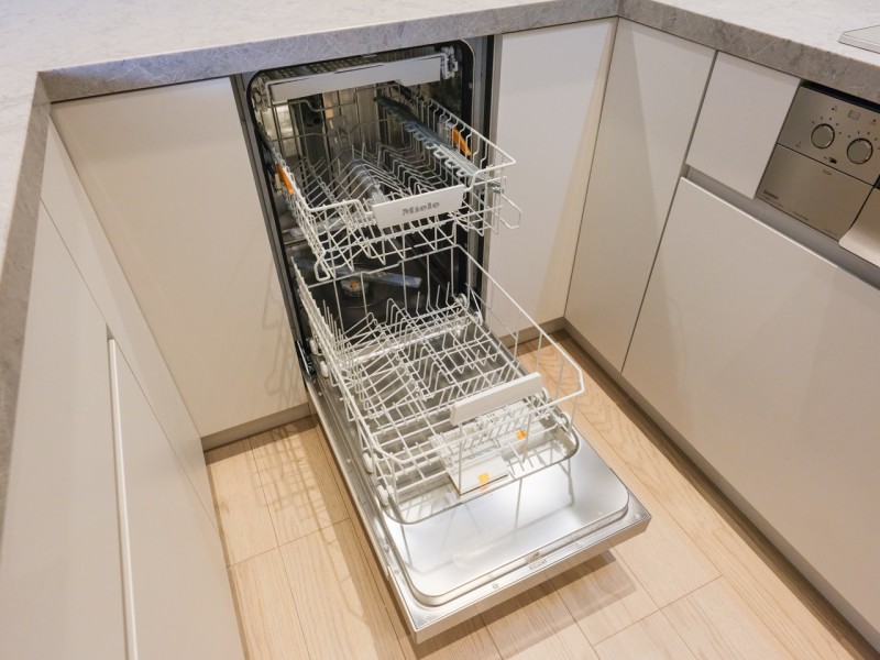 ◆食器洗浄乾燥機◆家事の時間を短縮できる優れもの。さらに節水・節約を同時に行うことができるので、大変人気があり重宝します。