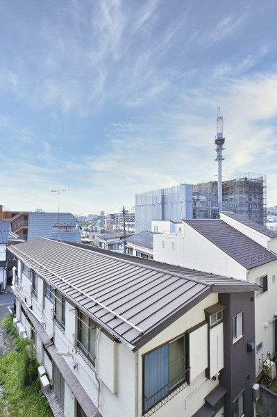 1階にありながら広々とした空を感じられる眺望です。変わりゆく空の色を楽しみながら日々をアップデートできそうです。