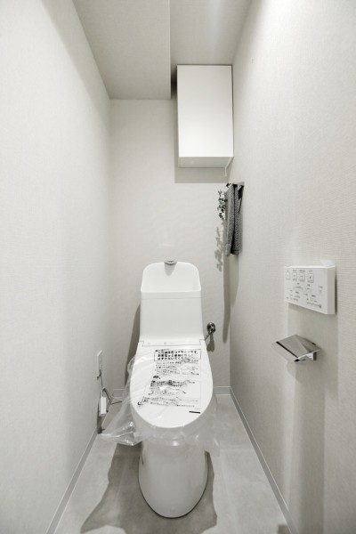 TOTO製ウォシュレット一体型のトイレです。お手入れ楽々な機能を多数搭載していますので、毎日のお掃除もしやすくなっています。いつもきれいで清潔な空間を保てます。