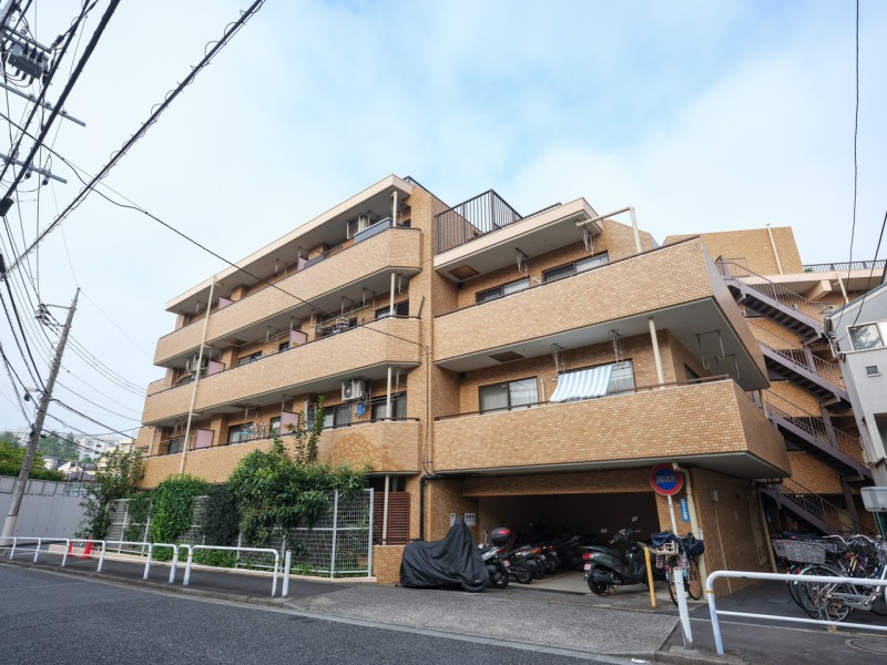 人気の『上板橋』駅が徒歩圏、落ち着いた住環境に立地するマンションです。2016年には共用部大規模修繕工事も行っています。病院や保育園、公立学校が徒歩圏内にあり、住環境も良好です◎