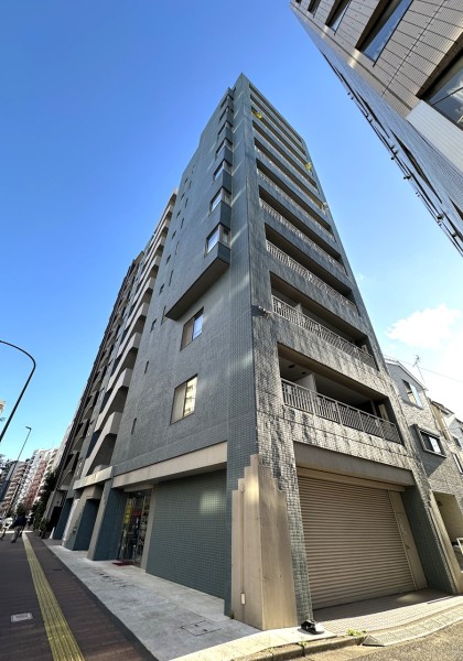 ２駅４路線が利用できる便利な立地です。複数のスーパーやコンビニエンスストア等の買物施設が充実◎。春日通り沿いなので車のアクセスも良好です。