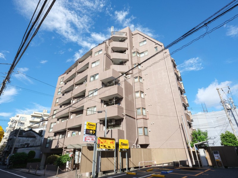 美しい隅田川の親水空間と東京スカイツリーが佇む街。隅田川沿いにはスポーツ施設・釣り堀・公園が点在。通学・通勤からレジャーまで快適なアクセスが叶う立地です。