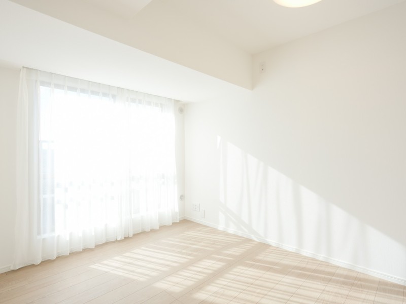 大きな窓からたっぷりの陽を取り込んだ洋室1です。過ぎゆく時間を伸びやかに感じる、心安らぐお部屋です。