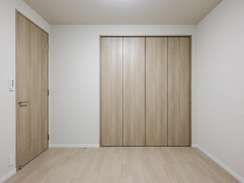 洋室2はクローゼット付きの約5.9帖のお部屋です。リビングから一番離れ、時間を伸びやかに感じる空間です。