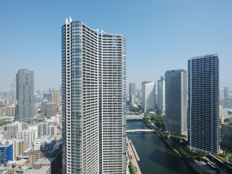 都心ベイエリアにそびえるタワーマンションならではの運河の潤いと自然、都会らしさを感じる眺望が広がります。