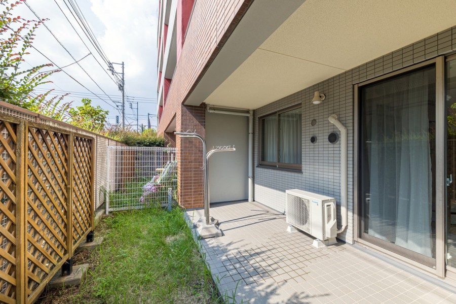 約23m²の専用庭とテラスです。暮らしに大切な光と風をめいっぱい感じることができるリフレッシュスペースです。