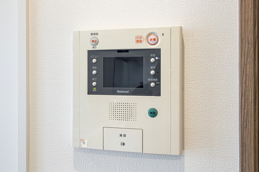 ◆TVモニター付インターホン◆訪ねてきた相手をモニター越しに確認でき、防犯対策に役立ちます。インターホン越しに話をすることが可能です。