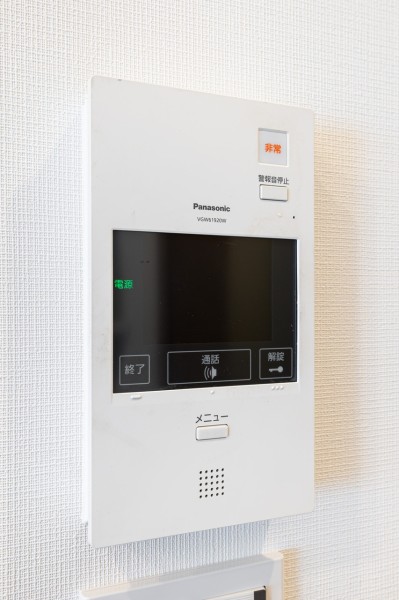 ◆TVモニター付インターホン◆訪ねてきた相手をモニター越しに確認でき、防犯対策に役立ちます。インターホン越しに話をすることが可能です。