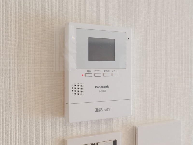 ◆TVモニター付インターホン◆訪ねてきた相手をモニター越しに確認でき、防犯対策に役立ちます。インターホン越しに話をすることが可能です。