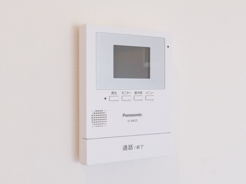 ◆TVモニター付インターホン◆訪ねてきた相手をモニター越しに確認でき、防犯対策に役立ちます。インターホン越しに話をすることが可能です。