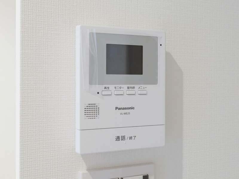◆TVモニター付インターホン◆訪ねてきた相手をモニター越しに確認でき、防犯対策に役立ちます。インターホン越しに話をすることが可能です。