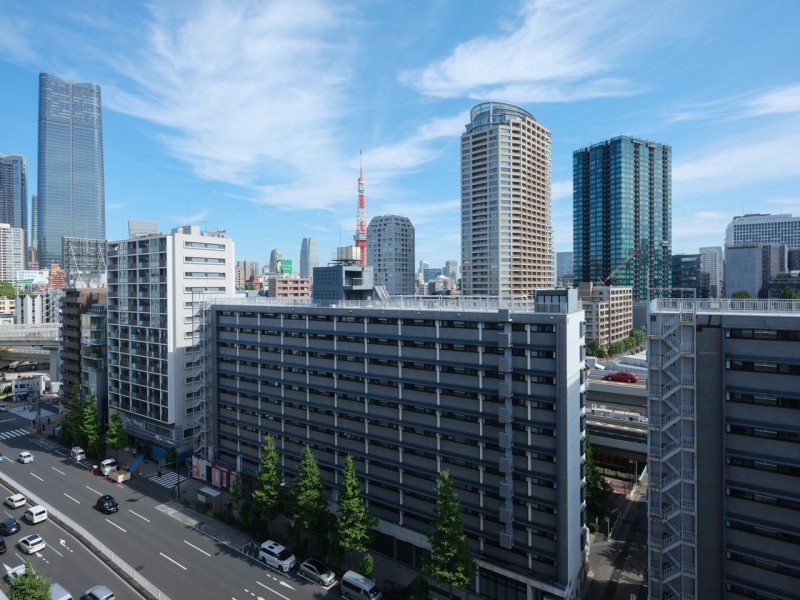 都心の刺激を間近に、ビル群の隙間からのぞく青々とした空を望める眺望です。東京タワーを望める眺望を満喫できそうです♪