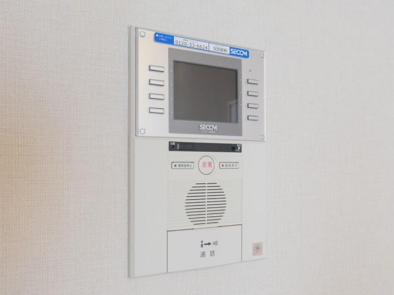 ◆TVモニター付インターホン◆訪ねてきた相手をモニター越しに確認でき、防犯対策に役立ちます。インターホン越しに話をすることが可能です。