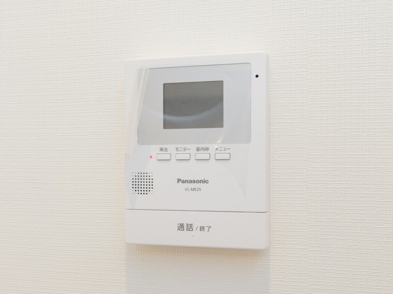 ◆TVモニター付インターホン◆訪ねてきた相手をモニター越しに確認でき、防犯対策に役立ちます。インターホン越しに話をすることが可能です。
