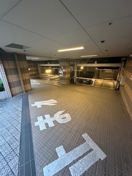 敷地敷地内には駐車場が完備されています。※駐車場等の空き状況は変化することがございますのであらかじめご了承ください。