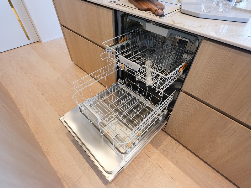 ◆食器洗い機◆家事の時間を短縮できる優れもの。さらに節水・節約を同時に行うことができるので、大変人気があり重宝します。