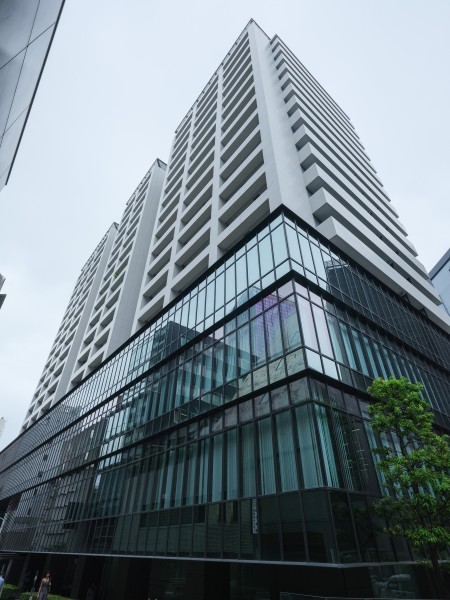 再開発が進む、 ビッグターミナル『渋谷』徒歩３分の場所に位置する、2012年築・総戸数196戸のレジデンスです。