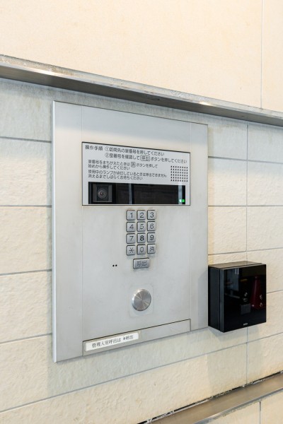 ◆オートロック◆居住者以外の侵入を拒み、不審者や不要なセールスを撃退することができます。安心感を得られるのも大きなポイントです。