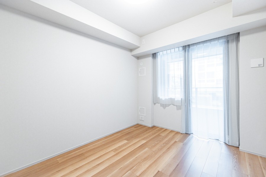 東向きの約6.0帖の洋室1は、主寝室にもぴったりです。明るく、穏やかな時間が流れる安らぎ空間が広がります。