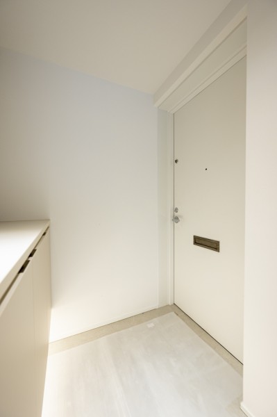 ホワイトカラーのクロスとベージュカラーのフロアは柔らかく優しい空間になっております。大切なご家族の「ただいま」「おかえり」が行き交う心温まる空間です。