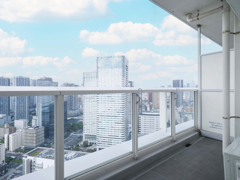 バルコニーは心地よい風を感じるリフレッシュスペースです。