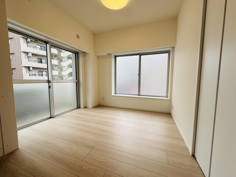 洋室3はリビング横のお部屋。普段は引き戸を開放し拡張リビングとして使ったり、来客時は引き戸を閉めてプライベート空間を隠したり、フレキシブルにお使いいただけます。