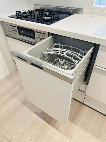 ◆食器洗浄機◆家事の時間を短縮できる優れもの。さらに節水・節約を同時に行うことができるので、人気があり重宝します。