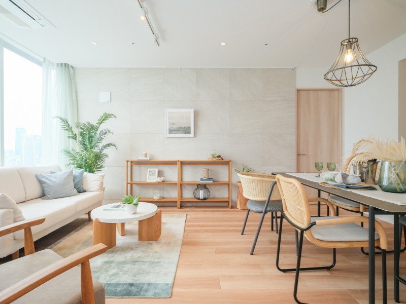 リビングダイニングには天カセエアコンや床暖房を設置しました。1年中快適にのびやかにお過ごしいただける住まいです。