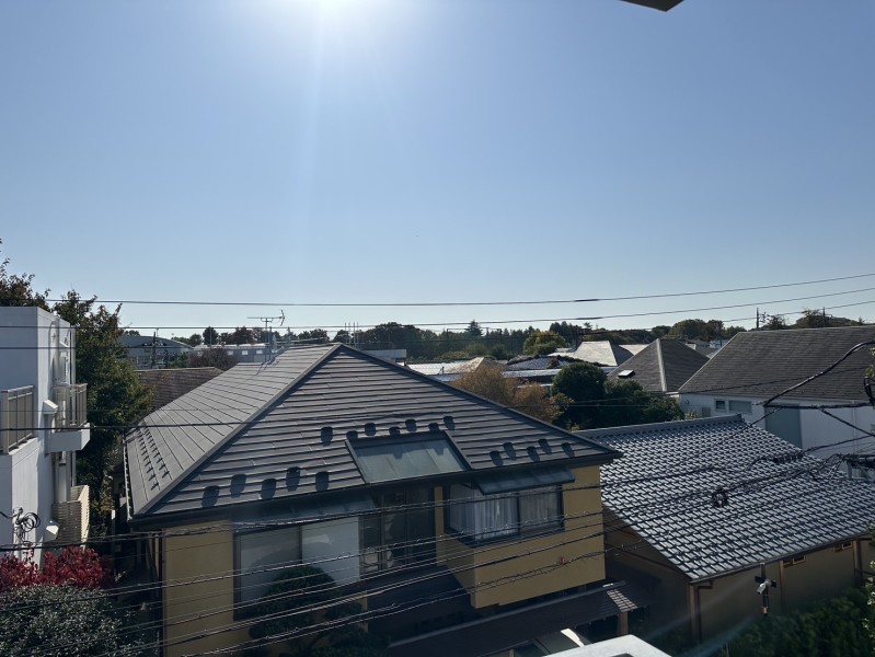 バルコニーからの眺望です。前面には高い建物がないので、都心らしい眺望がお楽しみいただけます。