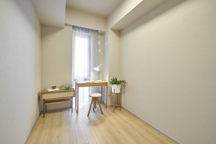 洋室3は約4.3帖の広さのお部屋です。心地よい時間が流れるお部屋は、毎日が忙しいあなたもほっと一息つける安らぎの空間です。