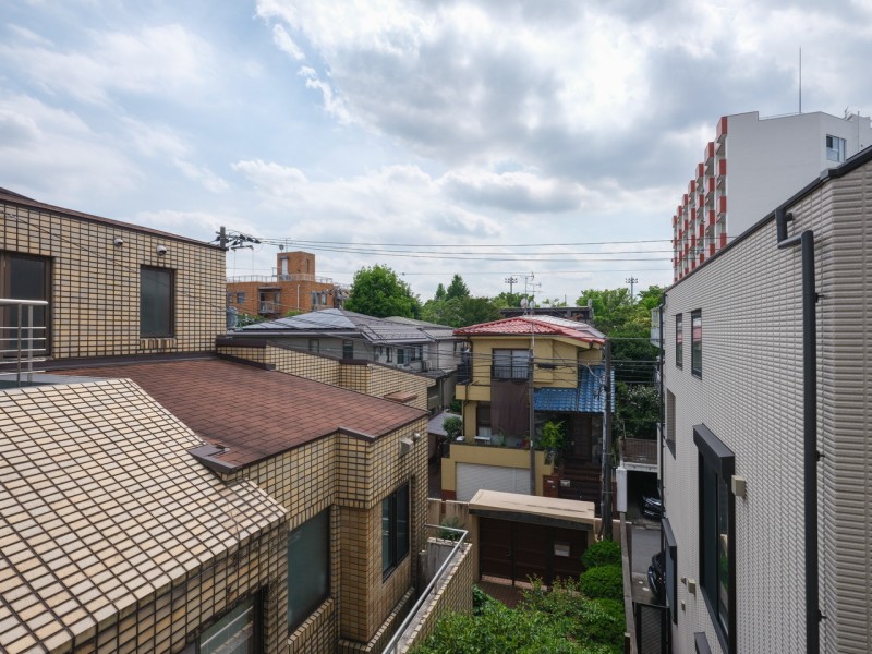 バルコニーには凛とした空気が流れこみ、穏やかな時間が流れます。