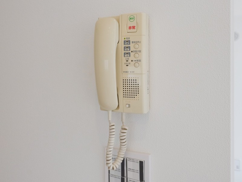 ◆インターホン◆訪ねてきた相手を確認でき、防犯対策に役立ちます。インターホン越しに話をすることが可能です