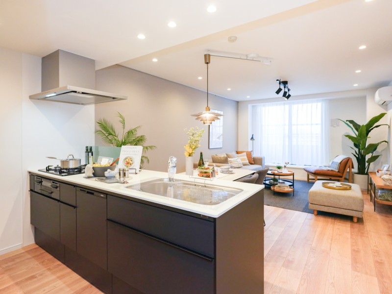 開放的なオープンキッチンは、住まいと暮らしにフィットするデザイン性と機能性を兼ね備えています。
