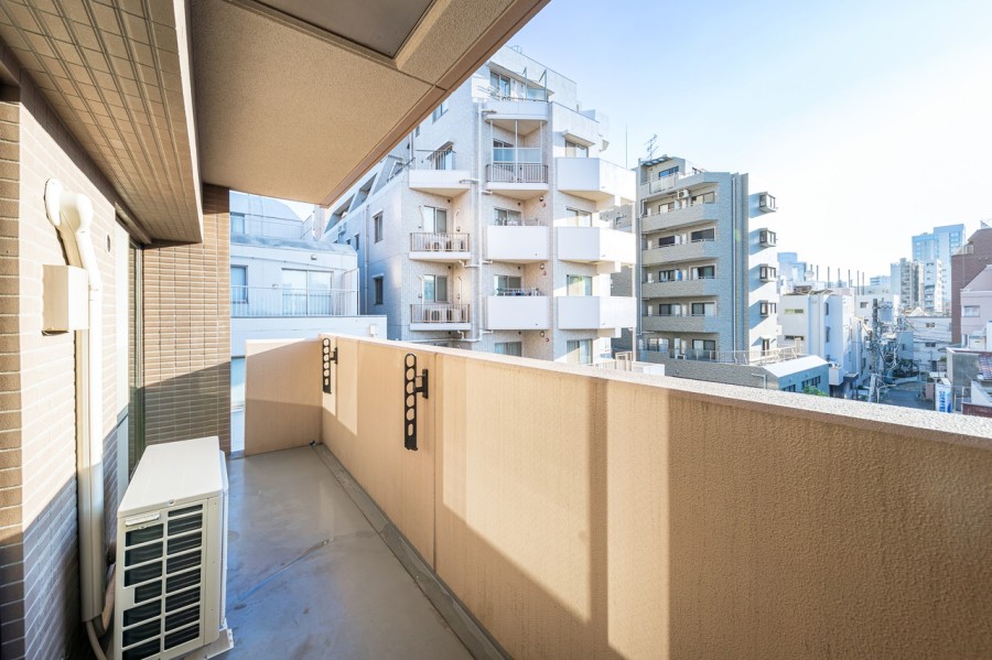 心地よい陽光を取り込み、空間をゆるやかに紡ぐバルコニーです。爽やかな風が感じられるリフレッシュにぴったりな空間です。