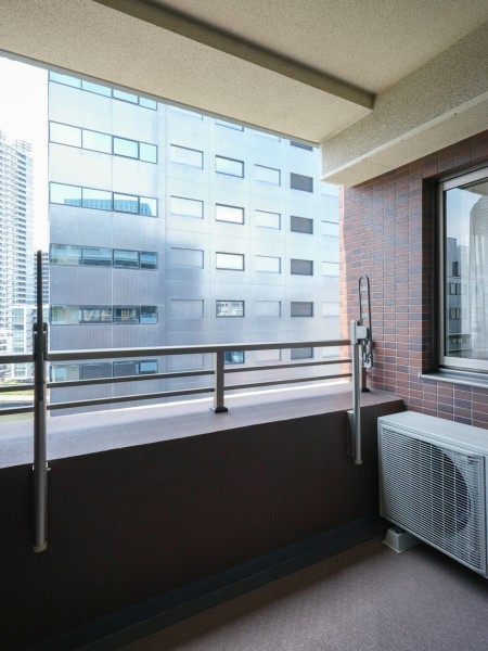 奥行きがあり、プライバシーが確保されたバルコニースペースです。心地よい風を取り込み、空間をゆるやかに紡ぎます。