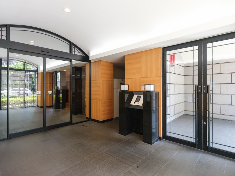 ◆オートロック◆居住者以外の侵入を拒み、不審者や不要なセールスを撃退することができます。安心感を得られるのも大きなポイントです。