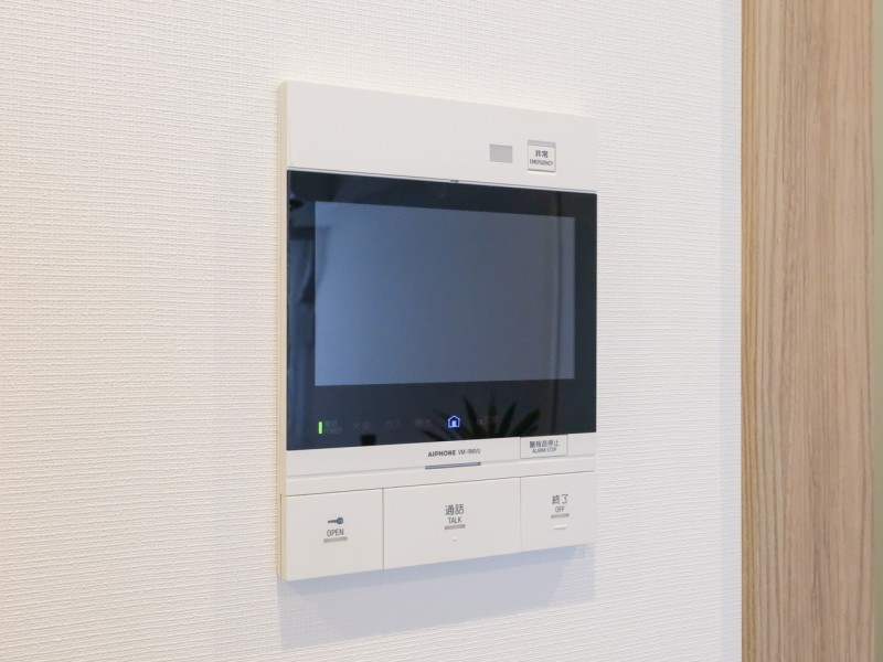 ◆TVモニター付インターホン◆訪ねてきた相手をモニター越しに確認でき、防犯対策に役立ちます。インターホン越しに話をすることが可能です。