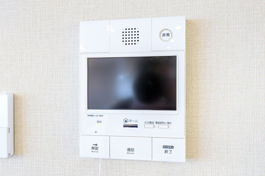 ◆TVモニター付インターホン◆訪ねてきた相手をモニター越しに確認でき、防犯対策に役立ちます。インターホン越しに話をすることが可能です。