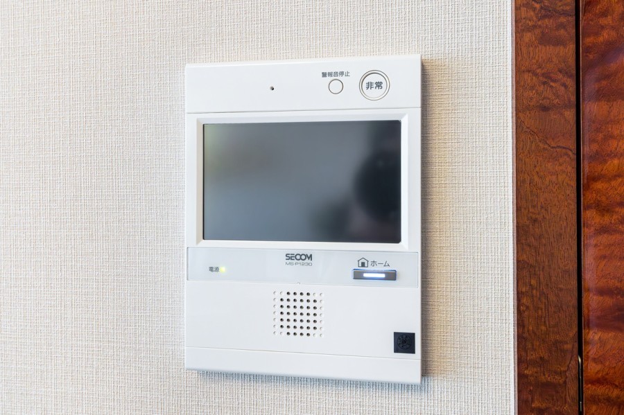 ◆TVモニター付インターホン◆訪ねてきた相手をモニター越しに確認でき、防犯対策に役立ちます。インターホン越しに話をすることが可能です。