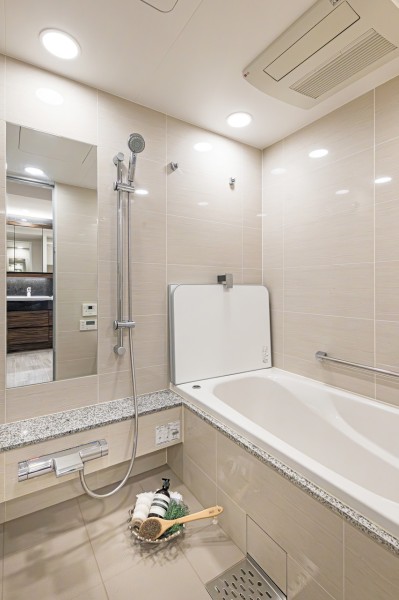 毎日のバスタイムを贅沢に、豊かにしてくれるバスルームです。ミストサウナ付き、ゆったりとしたバスタブで毎日のお風呂時間を心ゆくまで楽しめます。