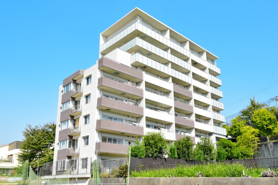 JR線、阪急線へアクセス可能です。JR線ですと大阪まで約10分程度で到着しますので、通勤も便利です。吹田グリーンプレイスまで徒歩約2分ですので、毎日のお買い物も非常に便利です。