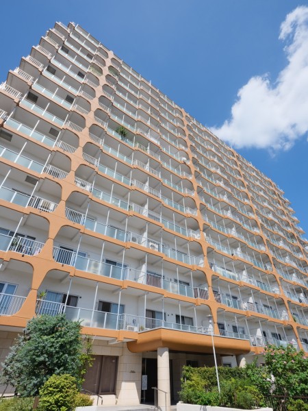 都心を使いこなし、吉祥寺の街や井の頭公園を普段使いの生活圏に。素敵なショップやレストラン、緑豊かな公園をサイクリングしながら、背伸びせず、心のおもむくままに、自分らしい生活を楽しめるエリアです。