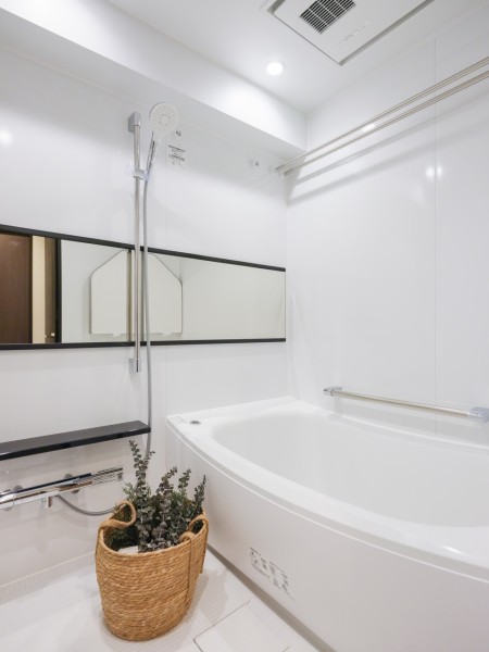 浴槽・洗い場共にゆとりのあるバスルームです。ゆったりとしたバスタブで毎日のお風呂時間を心ゆくまで楽しめます