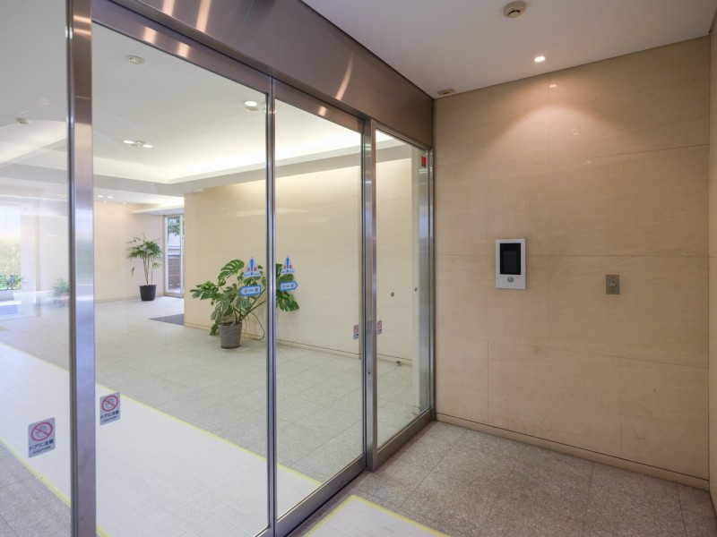 ◆オートロック◆居住者以外の侵入を拒み、不審者や不要なセールスを撃退することができます。安心感を得られるのも大きなポイントです。