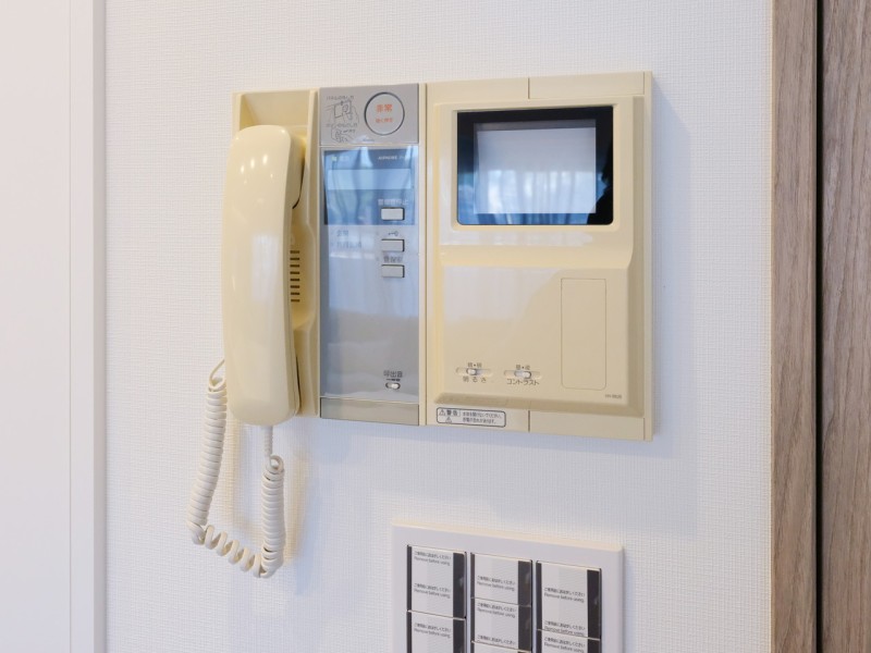 ◆TVモニター付インターホン◆訪ねてきた相手をモニター越しに確認でき、防犯対策に役立ちます。インターホン越しに話をすることが可能です。