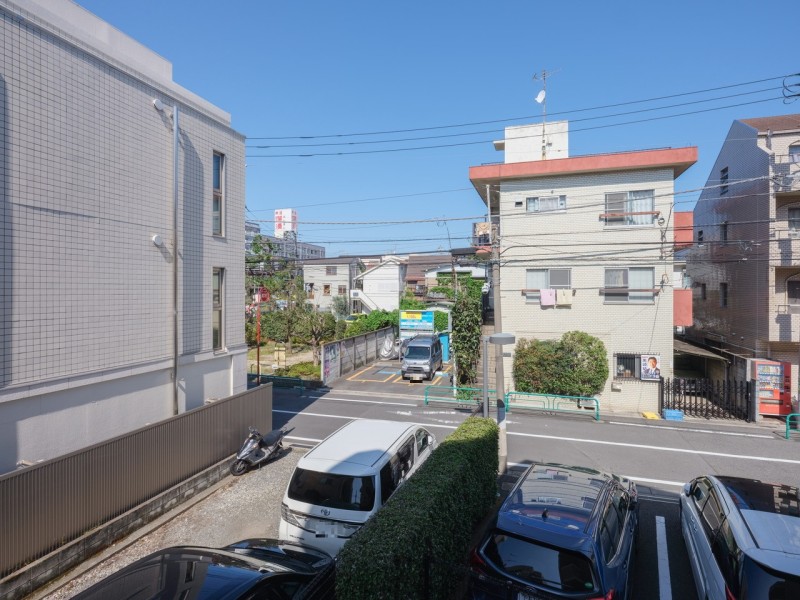 バルコニーからの眺望です。だんだんと変わっていく空の色を愉しみリフレッシュするのも良さそうです。