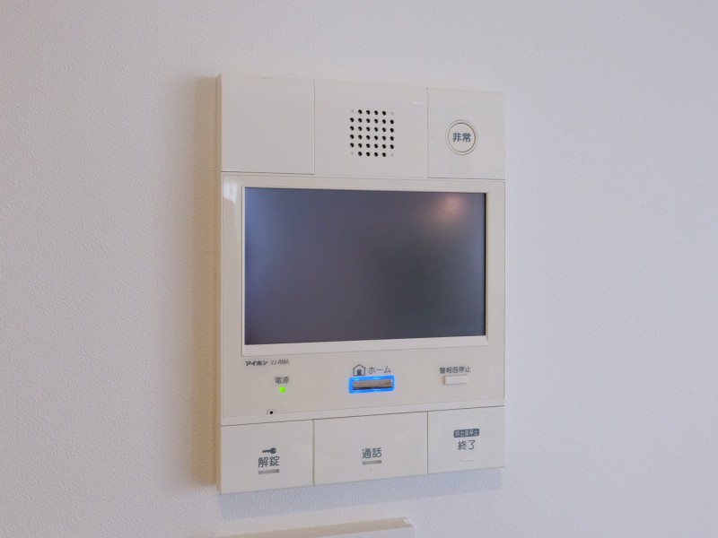 ◆TVモニター付インターホン◆訪ねてきた相手をモニター越しに確認でき、防犯対策に役立ちます。インターホン越しに話をすることが可能です。
