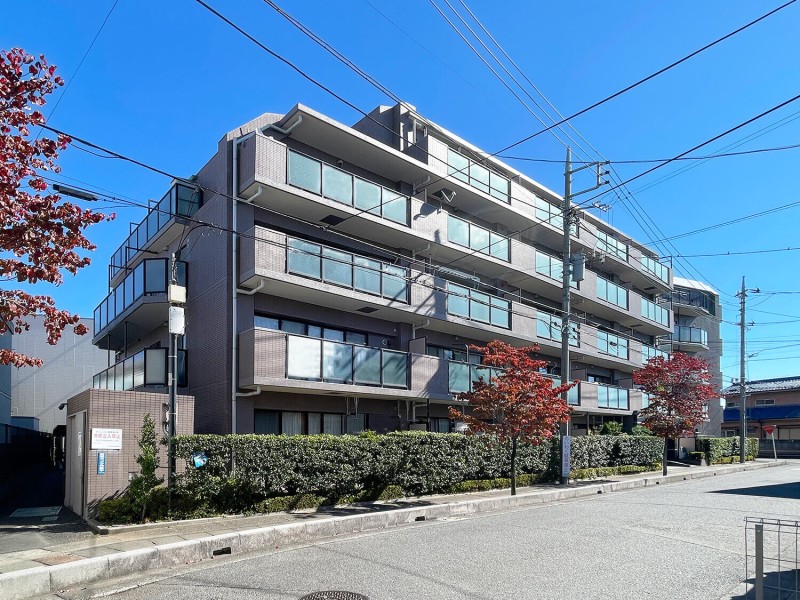 通快・快速停車駅の『武蔵浦和』駅が生活圏◎バス便も便利なロケーションです。物件周辺には23時まで営業しているスーパーもあります。