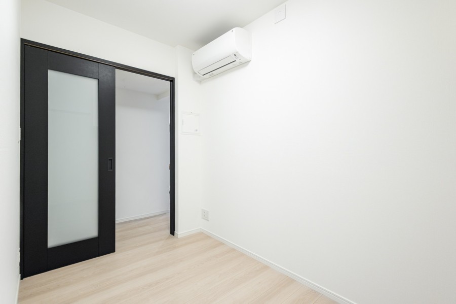 約3.6帖の洋室3は家事や作業にも便利、過ぎゆく時間をのびやかにお過ごしいただけるプライベート空間です。