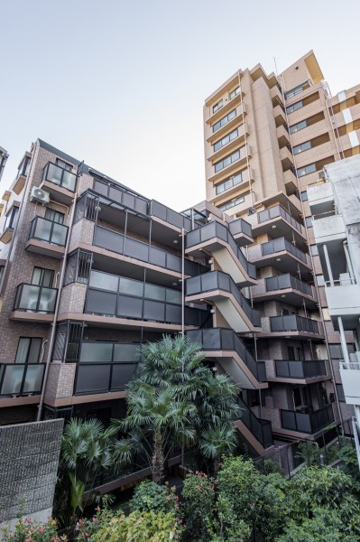 バルコニーからの眺望です。大通りに面していないので、車などの騒音が届きにくいのがうれしいですね。